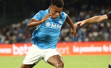 David Neres rapinato a Napoli dopo la partita: rubato l'orologio da .